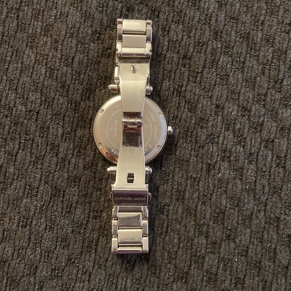 Michael Kors stainless steel watch with opal center - Picture 6 of 7